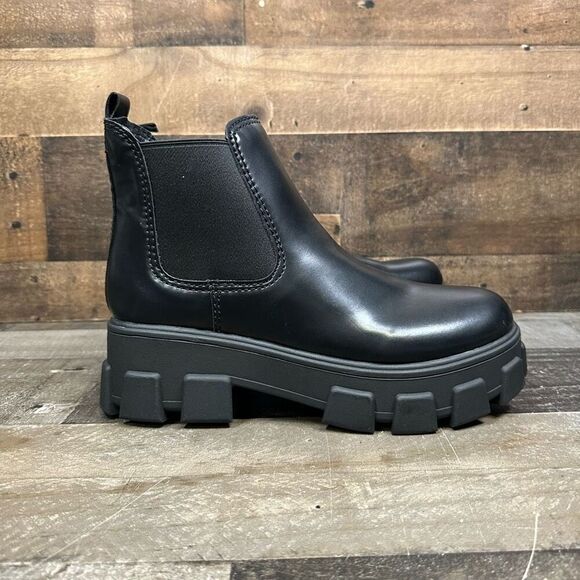 Circus by Sam Edelman Shoes - Circus by Sam Edelman Women’s Size 10 Darielle Lug Sole Chelsea Boots Black NWOT